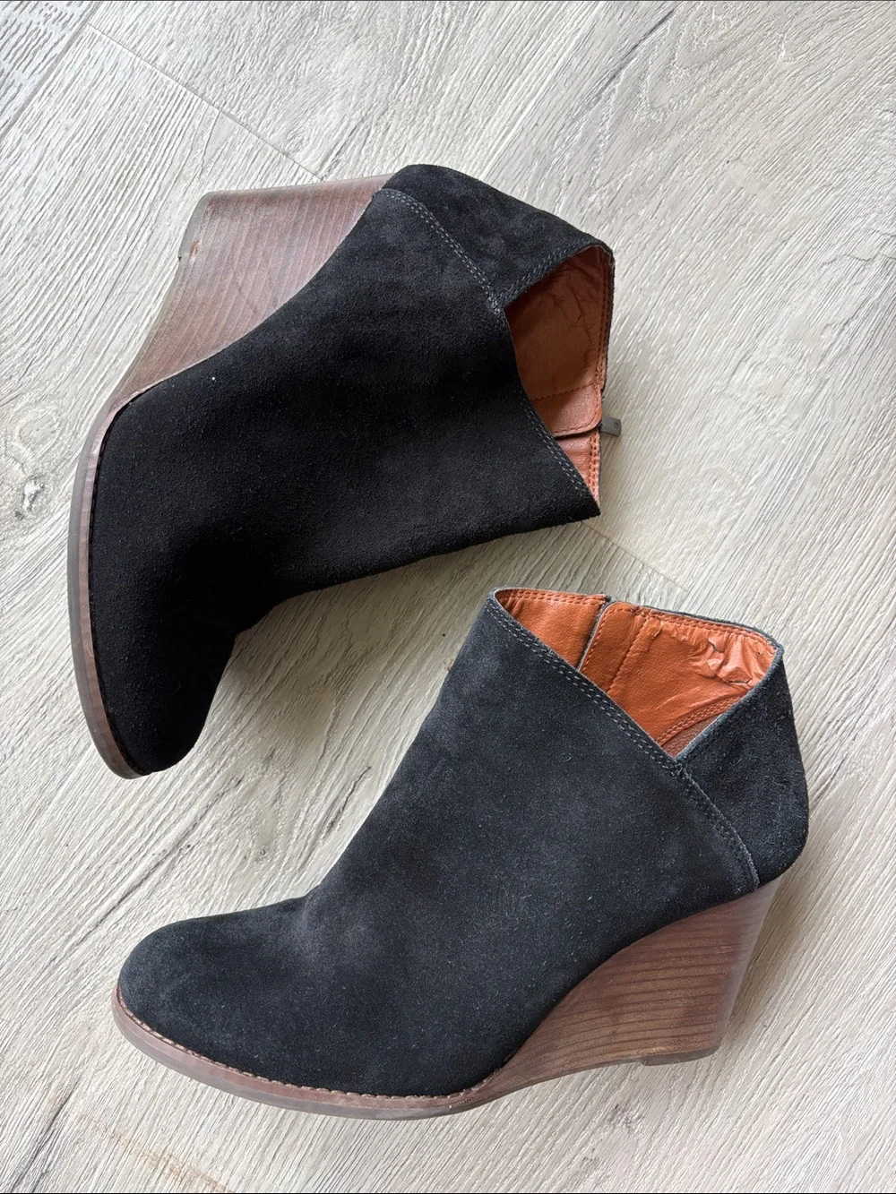🍀 Lucky Brand Yakeena Suede Ankle Boots. Size 10